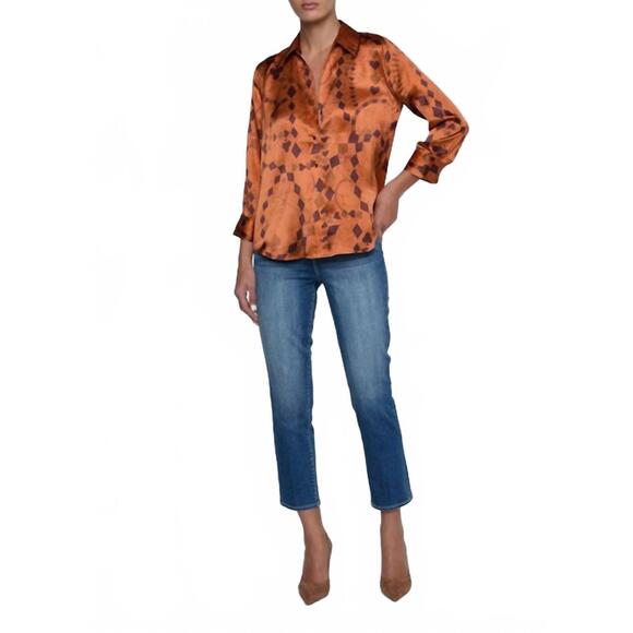 NEW L'AGENCE dani playing card geo silk blouse in amber brown